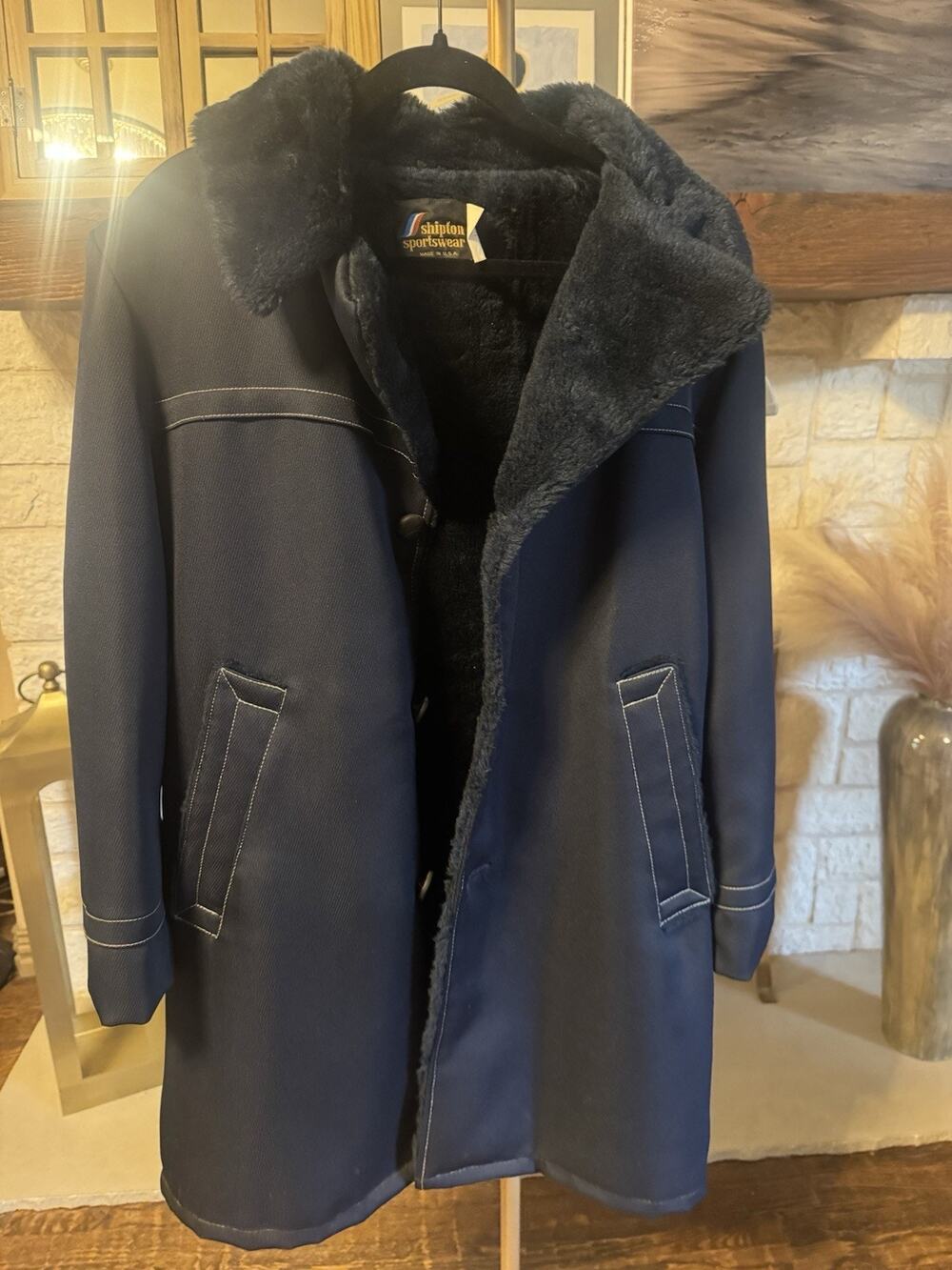 Shipton Sportswear Navy Fur Trim Lined Overcoat Men's Size 40 Button